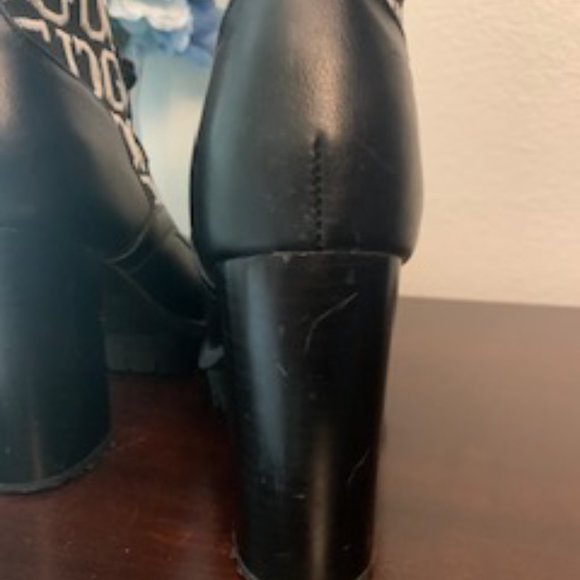 👢Step Up Your Style with Guess Grows-R Platform Ankle Boots! 👢 Womens size  10 - Picture 3 of 14